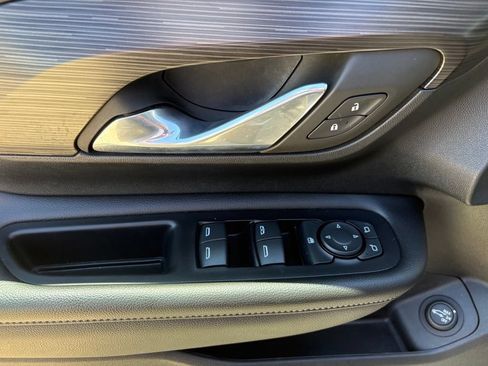 Used 2023 GMC Terrain SLE w/ Driver Convenience Package FWD image 11