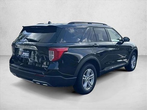 Used 2022 Ford Explorer XLT w/ Equipment Group 202A image 5