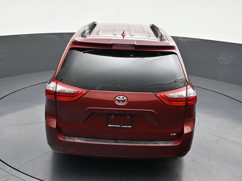 Used 2020 Toyota Sienna LE image 18