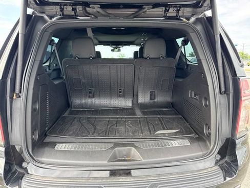 Used 2023 Chevrolet Suburban RST w/ Luxury Package RWD image 5