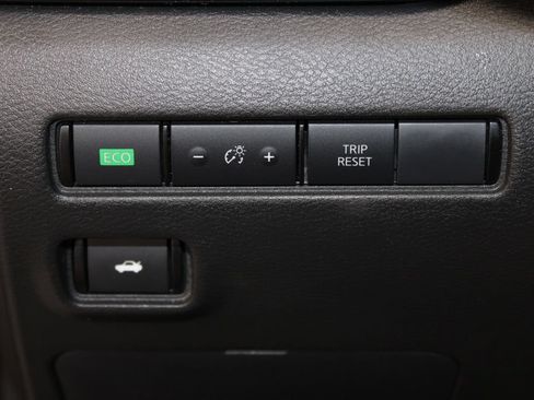 Used 2025 Nissan Sentra SR FWD image 26