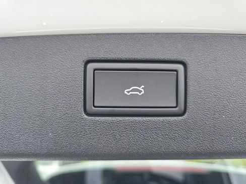 New 2026 Volkswagen Tiguan SE image 19