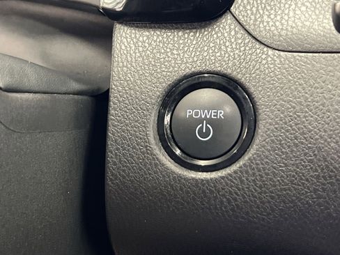 Used 2025 Toyota Camry SE image 32