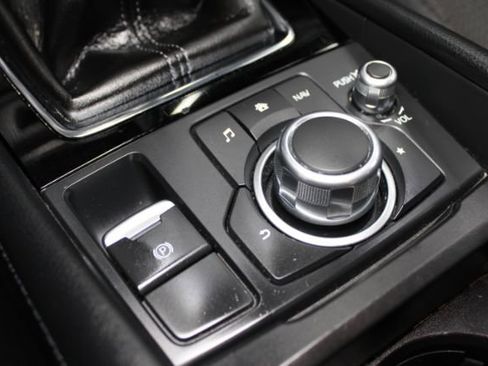 Used 2017 MAZDA MAZDA3 Sport w/ Preferred Equipment Package image 19