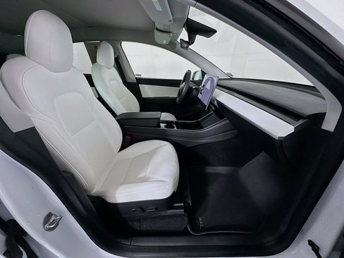 Used 2021 Tesla Model Y 2WD image 31