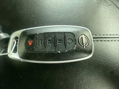 Used 2025 Nissan Pathfinder SV AWD/4WD image 28