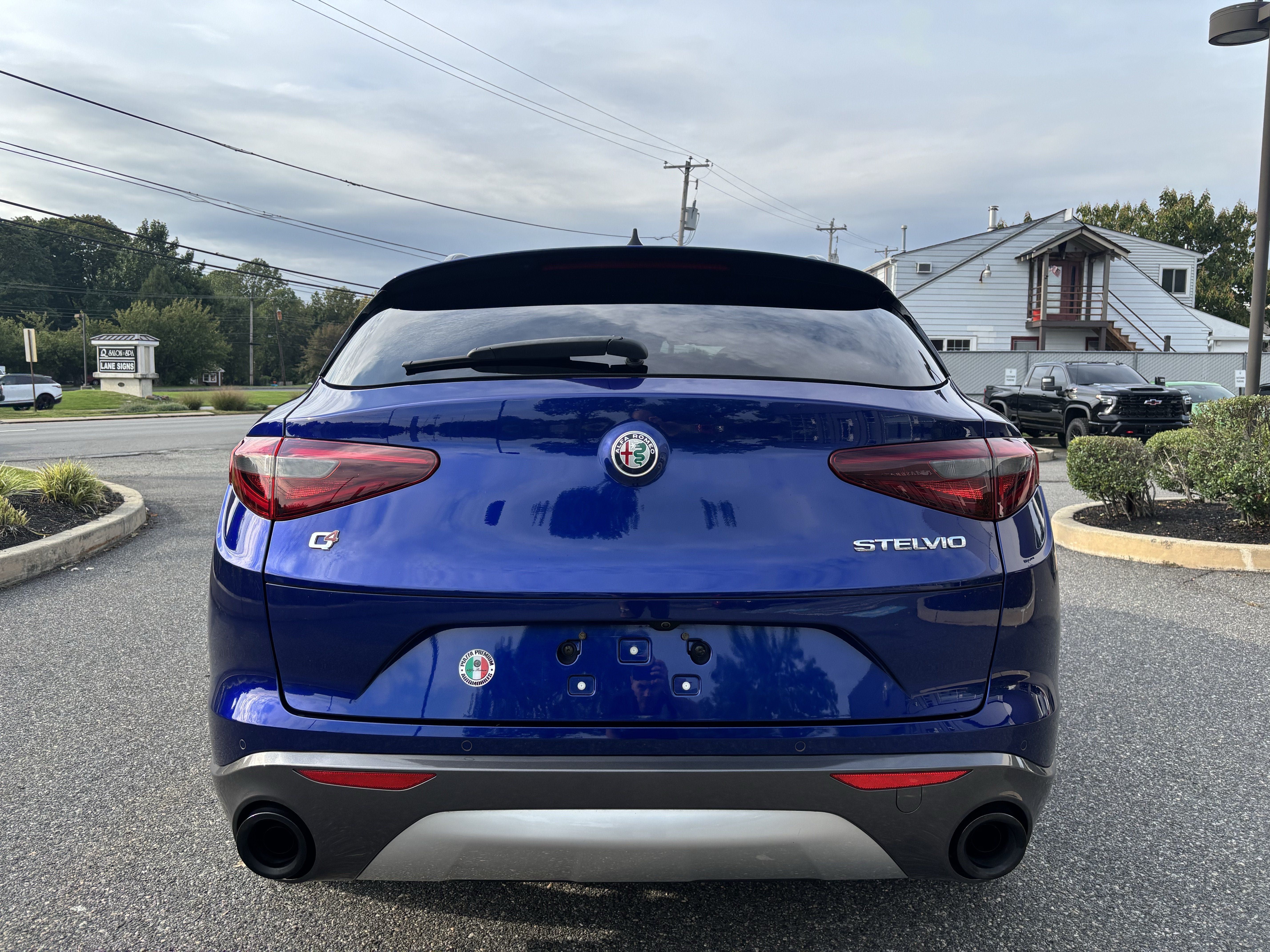 Used 2023 Alfa Romeo Stelvio Ti AWD/4WD image 4