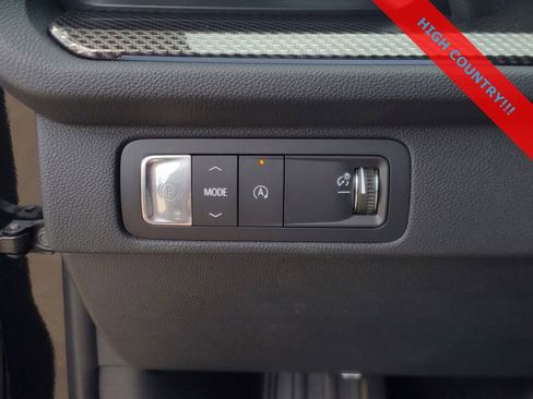 Used 2025 Chevrolet Traverse High Country image 22