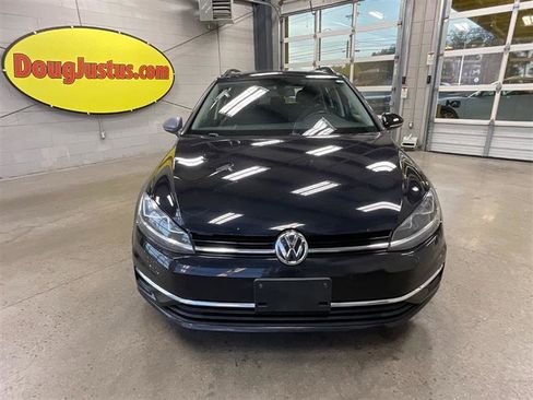 Used 2019 Volkswagen Golf S image 8