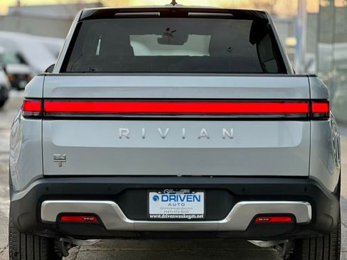 Used 2024 Rivian R1T Adventure image 38