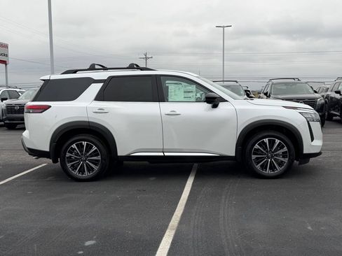 New 2026 Nissan Pathfinder Platinum w/ Cargo Package FWD image 3