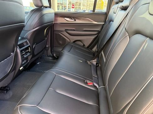 New 2025 Jeep Grand Cherokee Limited image 22