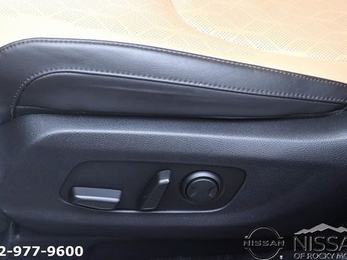 Used 2024 Kia Carnival LX image 17