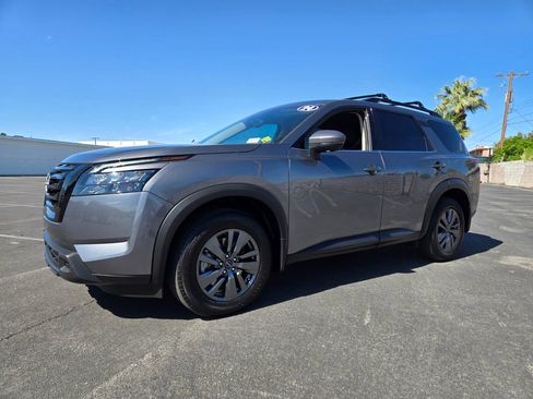 Used 2024 Nissan Pathfinder SV w/ Black Appearance Package FWD image 2