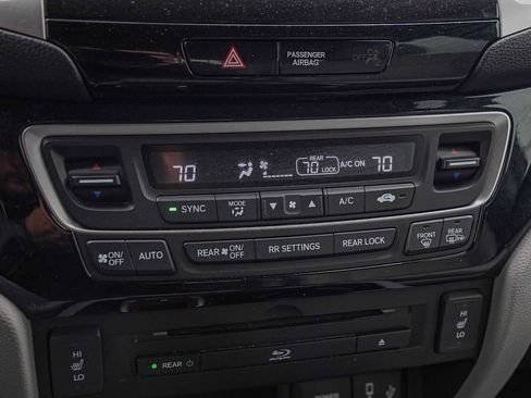 Used 2018 Honda Pilot Touring image 19