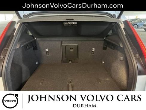 Used 2025 Volvo XC40 B5 Plus AWD/4WD image 10