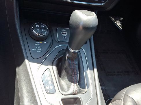 Used 2022 Jeep Cherokee Trailhawk w/ Comfort/Convenience Group AWD/4WD image 27