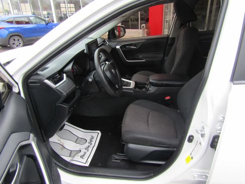 Used 2019 Toyota RAV4 XLE image 16