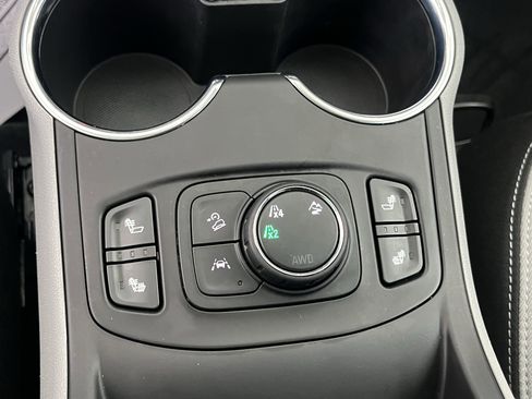 Used 2023 GMC Terrain SLE w/ Driver Convenience Package image 14