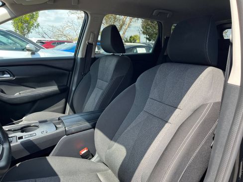 Used 2025 Nissan Rogue SV FWD image 38
