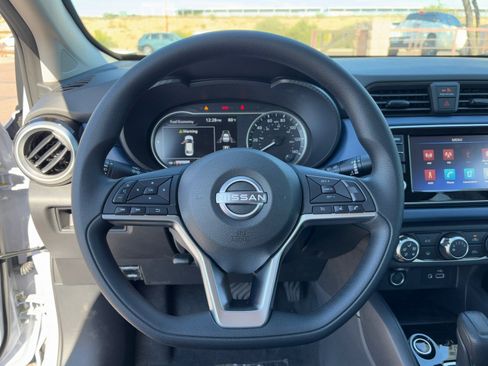 New 2025 Nissan Versa SV w/ Trunk Package image 20