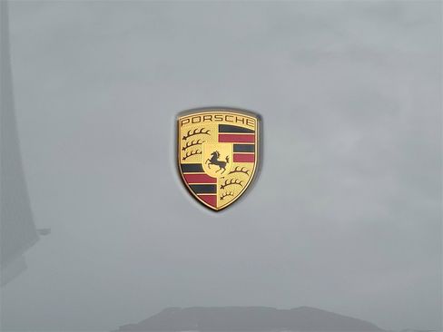 Used 2025 Porsche Macan image 27