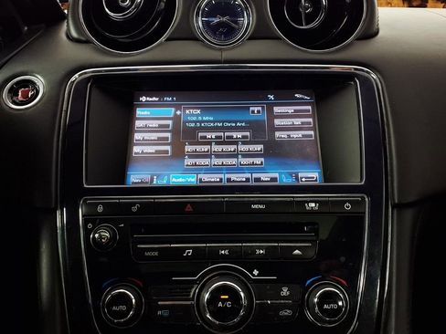 Used 2011 Jaguar XJ RWD image 23