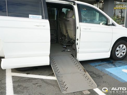 Used 2010 Honda Odyssey EX image 3