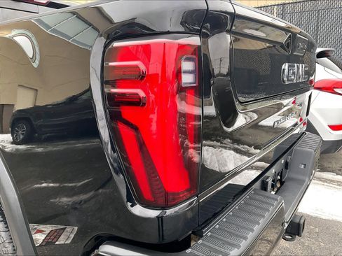 Used 2024 GMC Sierra 2500 Denali Ultimate image 35