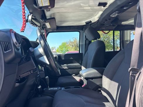 Used 2014 Jeep Wrangler Unlimited Sport w/ Quick Order Package 24S AWD/4WD image 21