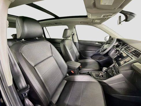 Used 2020 Volkswagen Tiguan SE w/ Panoramic Sunroof Package FWD image 32