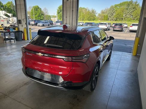 Used 2025 Chevrolet Equinox EV LT FWD image 7
