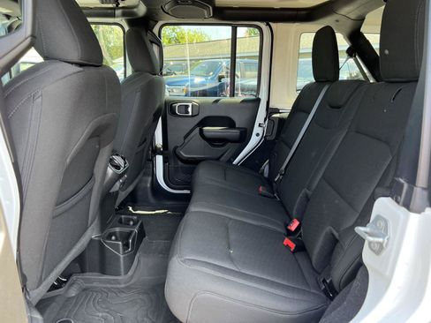 Used 2023 Jeep Wrangler Unlimited Sport AWD/4WD image 4