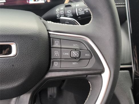 Used 2024 Jeep Grand Cherokee Altitude image 24