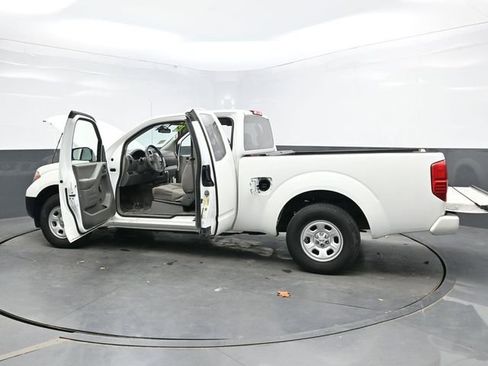 Used 2019 Nissan Frontier S image 40