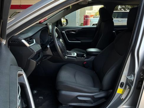Used 2019 Toyota RAV4 XLE FWD image 10