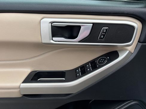 Used 2023 Ford Explorer XLT w/ Equipment Group 202A image 9