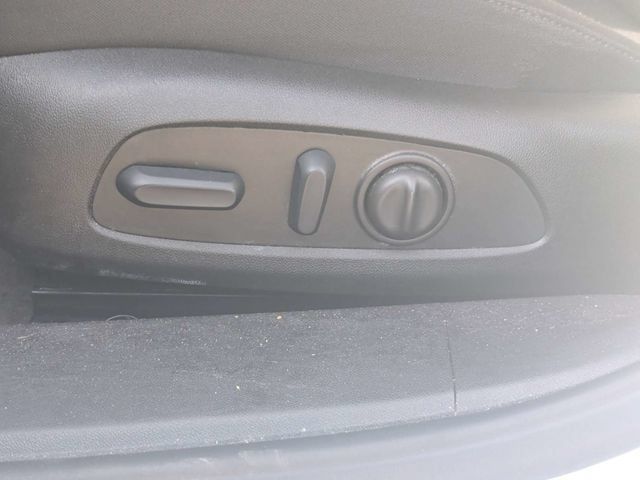 Used 2025 Chevrolet Malibu LT FWD image 19