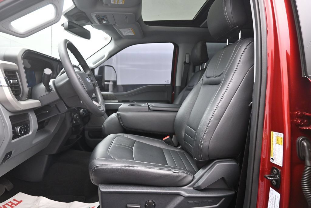 Used 2025 Ford F250 XLT w/ Black Appearance Package AWD/4WD image 18