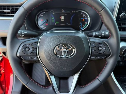 Used 2025 Toyota RAV4 SE AWD/4WD image 16