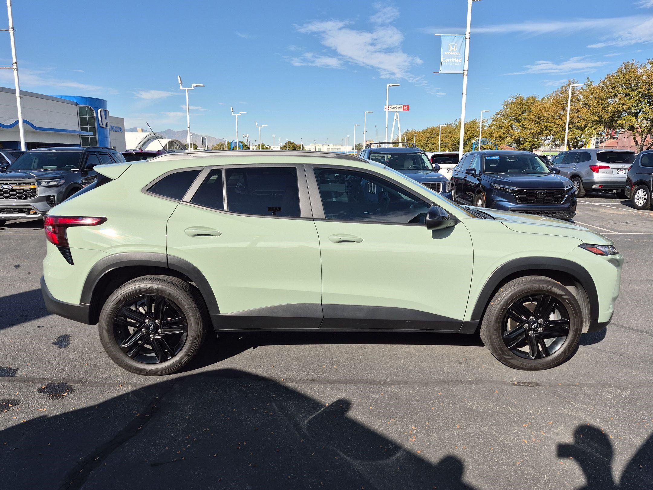 Used 2025 Chevrolet Trax ACTIV w/ Driver Confidence Package FWD image 2