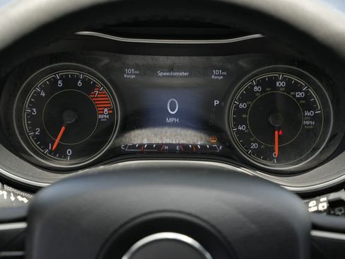 Used 2022 Jeep Cherokee Limited AWD/4WD image 12