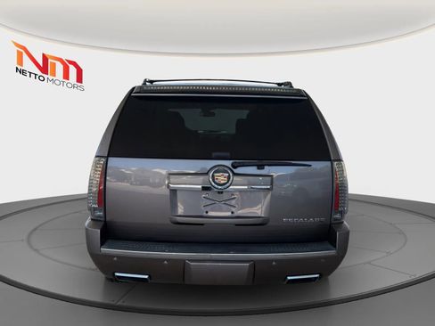 Used 2014 Cadillac Escalade Premium RWD image 4