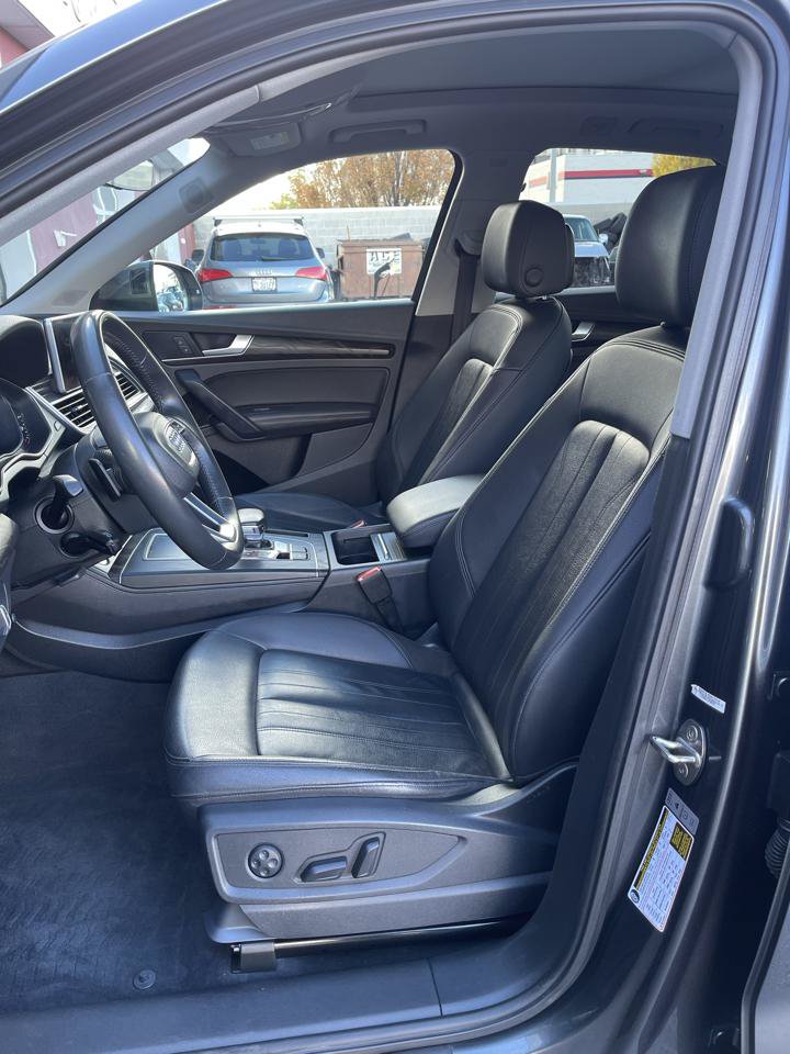 Used 2020 Audi Q5 e Premium Plus w/ Premium Plus Package AWD/4WD image 13