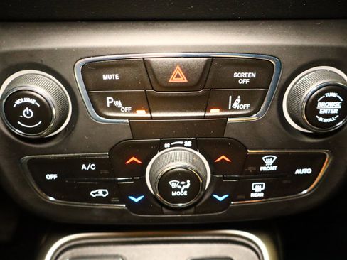 Used 2019 Jeep Compass Latitude w/ Safety & Security Group image 24