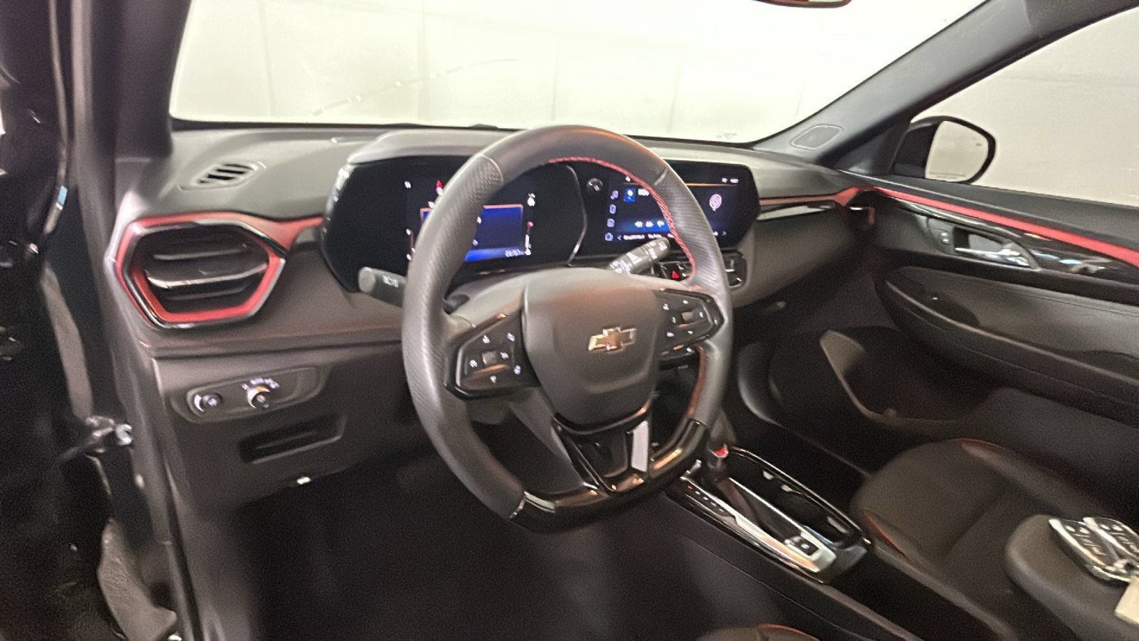 Used 2025 Chevrolet TrailBlazer RS w/ Convenience Package AWD/4WD image 16