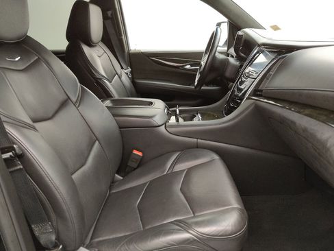 Used 2018 Cadillac Escalade Platinum AWD/4WD image 21