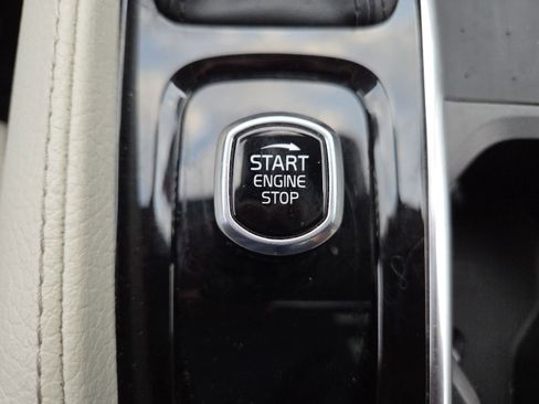 Used 2022 Volvo XC90 T5 Momentum w/ Advanced Package image 11