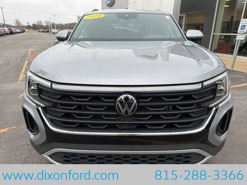 Used 2024 Volkswagen Atlas Cross Sport SE image 2