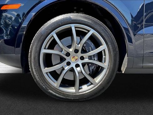 Used 2022 Porsche Cayenne AWD/4WD image 32